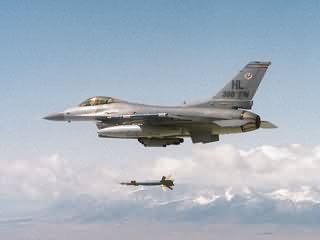 F-16是美国空军现役的主力单座单发轻型战斗机